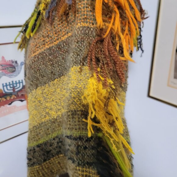 Beautiful Woven Shrug or Poncho 100% Wool - Picture 4 of 4